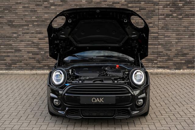 Mini COOPER 3-Deurs 1.5 Aut. Dalston Edition | JCW-Trim | Navi | Carplay | Sportstoelen | PDC | 17"LM | NL Auto | Midnight Black