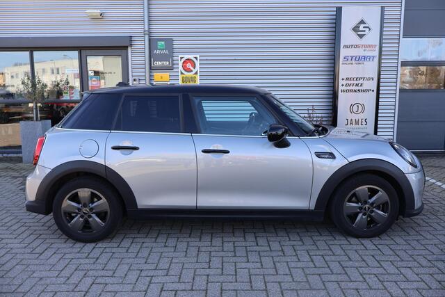Mini COOPER 1.5 Cooper Camden Edition 1e Eigenaar | Volledig Onderh | NAP | BTW | Carplay | Navi | Cruise | DAB | Full Led | Start/Stop | Hill-Hold | PDC