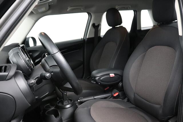 Mini COOPER 1.5 Classic | Navigatie | Climate Control | PDC |