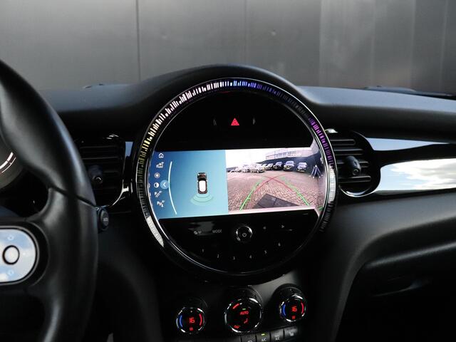 Mini COOPER 5-Deurs 1.5 MINI Yours | AUT. | SPORTSTOELEN | CAMERA | STOEL/STUURVERW. | CRUISE | NAVI |