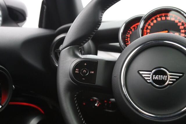 Mini COOPER 3-Deurs 1.5 136 PK Automaat Camden Plus Edition, Panoramadak, LED, Leder, Climate Control