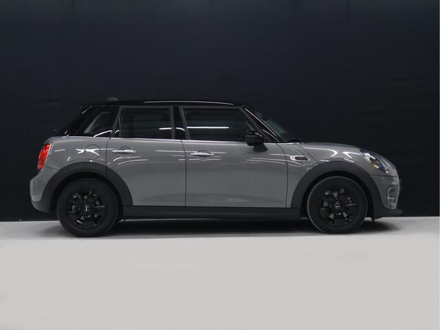 Mini COOPER 5-Deurs 1.5 [APPLE CARPLAY, ANDROID, CRUISE CONTROL, LEDEREN STUUR, AIRCO, MULTIFUNCTIONEEL STUUR, NAVIGATIE, NIEUWSTAAT]