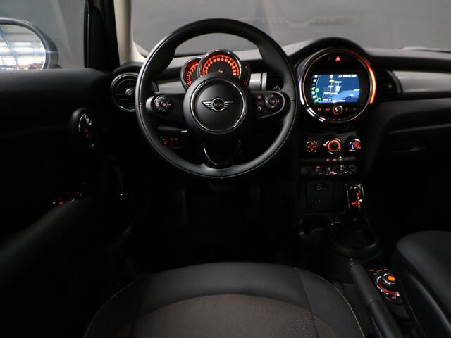 Mini COOPER 5-Deurs 1.5 [APPLE CARPLAY, ANDROID, CRUISE CONTROL, LEDEREN STUUR, AIRCO, MULTIFUNCTIONEEL STUUR, NAVIGATIE, NIEUWSTAAT]
