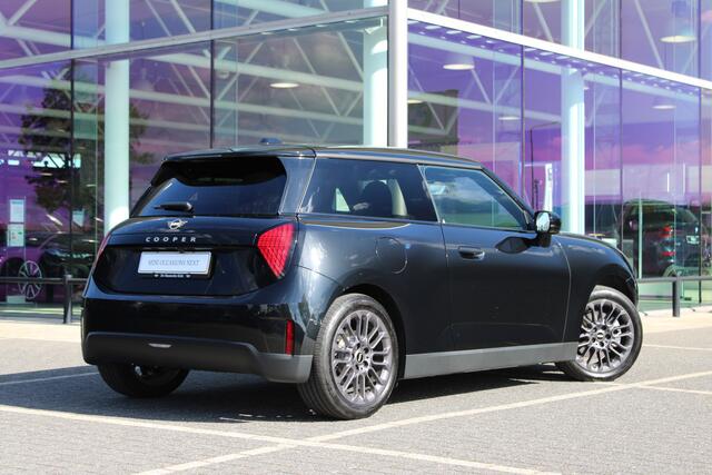 Mini COOPER Hatchback E / Head-Up / LED / Stoelverwarming / Getint glas / 17" U-Spoke grey
