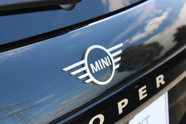 Mini COOPER Hatchback E / Head-Up / LED / Stoelverwarming / Getint glas / 17" U-Spoke grey
