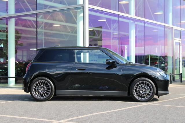 Mini COOPER Hatchback E / Head-Up / LED / Stoelverwarming / Getint glas / 17" U-Spoke grey