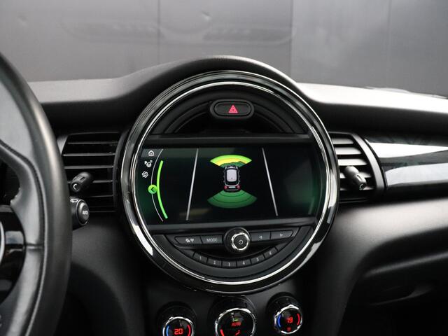 Mini COOPER 5-Deurs 1.5 Chili | AUT. | PANO-DAK | STOELVERW. | PDC | CRUISE | NAVI | APPLE CARPLAY |