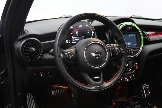 Mini COOPER 3-Deurs 1.5 136 PK Automaat John Cooper Works, Panoramadak, Stoelverwarming, Cruise Control