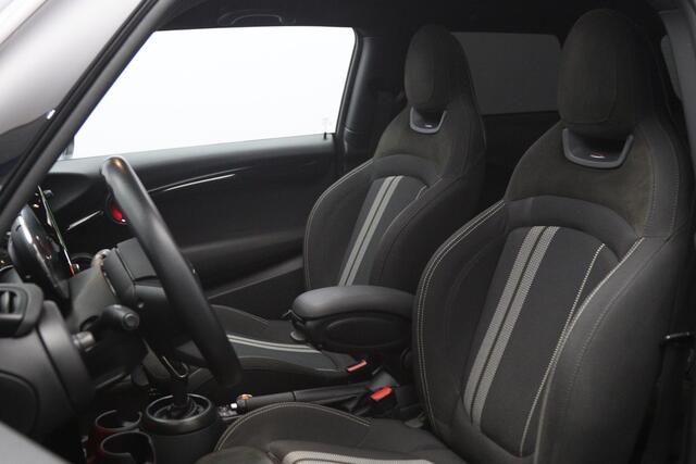 Mini COOPER 3-Deurs 1.5 136 PK Automaat John Cooper Works, Panoramadak, Stoelverwarming, Cruise Control
