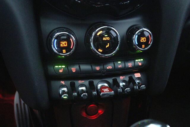 Mini COOPER 3-Deurs 1.5 136 PK Automaat John Cooper Works, Panoramadak, Stoelverwarming, Cruise Control