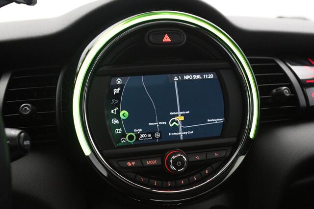 Mini COOPER 3-Deurs 1.5 136 PK Automaat John Cooper Works, Panoramadak, Stoelverwarming, Cruise Control
