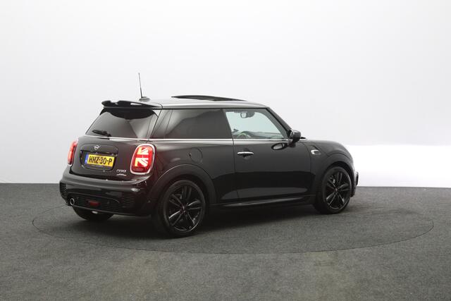 Mini COOPER 3-Deurs 1.5 136 PK Automaat John Cooper Works, Panoramadak, Stoelverwarming, Cruise Control