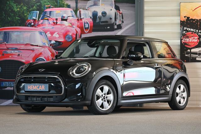 Mini COOPER 3-Deurs 1.5 Essential Facelift model / Automaat
