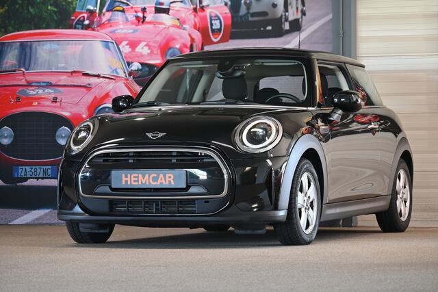 Mini COOPER 3-Deurs 1.5 Essential Facelift model / Automaat