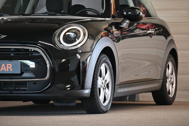Mini COOPER 3-Deurs 1.5 Essential Facelift model / Automaat