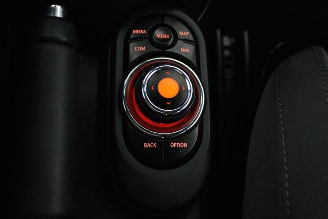 Mini COOPER 5-Deurs 1.5 Chili (NAVIGATIE, CRUISE CONTROL, PARKEERSENSOREN, CARPLAY)