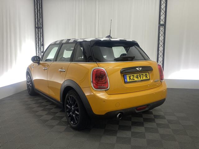 Mini COOPER 5-Deurs 1.5 Chili Serious Business | Bluetooth | Cruise Control | Climate Control |