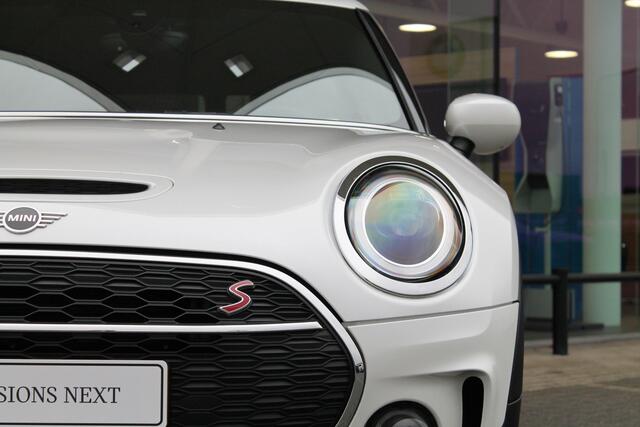 Mini COOPER CLUBMAN S Classic Automaat / Premium Pakket / Achteruitrijcamera / LED / Comfort Access / Comfortstoelen / Stoelverwarming