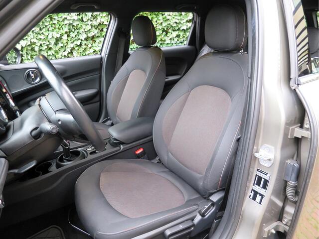 Mini COOPER CLUBMAN 1.5 F54 LCI automaat met Navi, BT, Park.ass, cruise en 16"