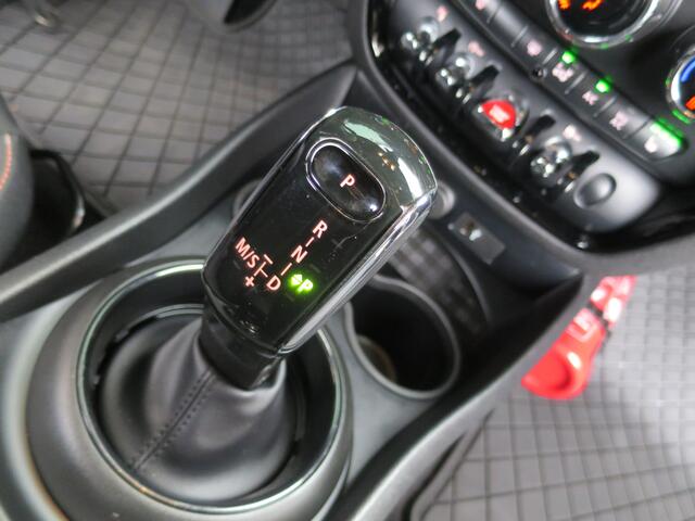 Mini COOPER CLUBMAN 1.5 F54 LCI automaat met Navi, BT, Park.ass, cruise en 16"