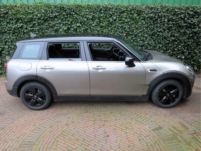 Mini COOPER CLUBMAN 1.5 F54 LCI automaat met Navi, BT, Park.ass, cruise en 16"