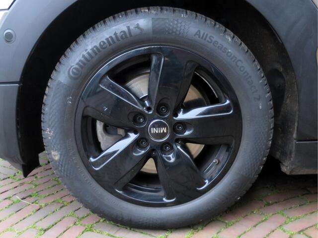 Mini COOPER CLUBMAN 1.5 F54 LCI automaat met Navi, BT, Park.ass, cruise en 16"