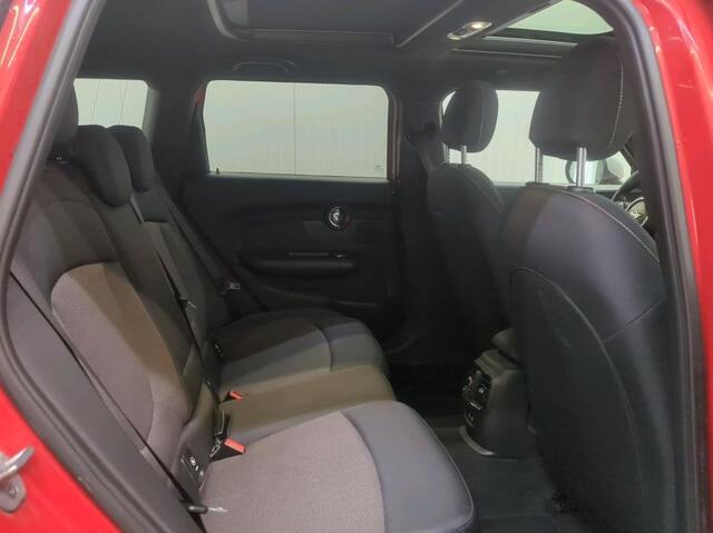 Mini COOPER CLUBMAN Mini 1.5 136PK Business Edition / Panoramadak / Trekhaak / Pdc.V+A / Airco-ecc. / Pepper uitv. / Apk jul-2026