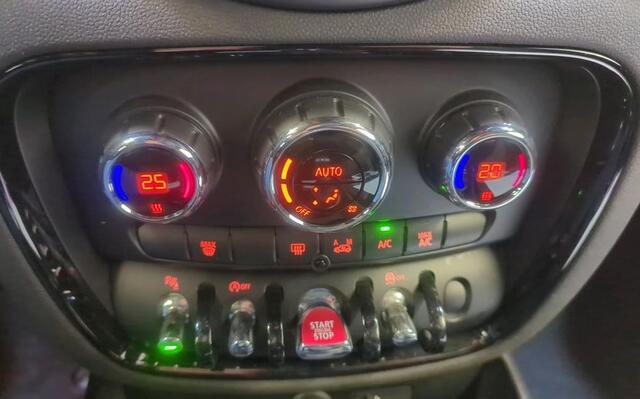 Mini COOPER CLUBMAN Mini 1.5 136PK Business Edition / Panoramadak / Trekhaak / Pdc.V+A / Airco-ecc. / Pepper uitv. / Apk jul-2026
