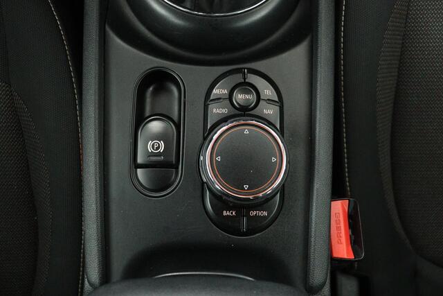 Mini COOPER CLUBMAN 1.5 Pepper | Navigatie | Cruise control | Keyless | PDC | Bluetooth | Climate control | Chrome Line