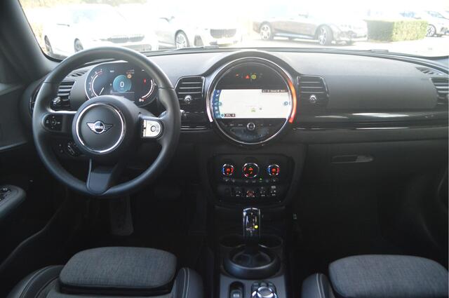 Mini COOPER CLUBMAN Classic Automaat / Achteruitrijcamera / Comfort Access / LED / Comfortstoelen / Navigatie / Stoelverwarming