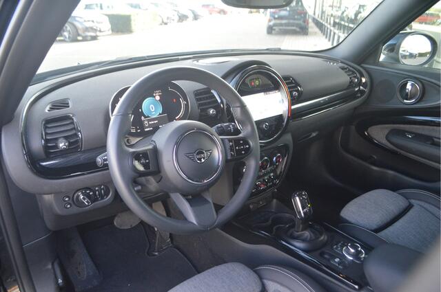 Mini COOPER CLUBMAN Classic Automaat / Achteruitrijcamera / Comfort Access / LED / Comfortstoelen / Navigatie / Stoelverwarming