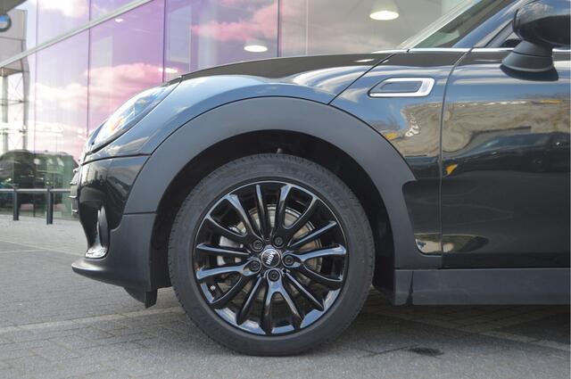 Mini COOPER CLUBMAN Classic Automaat / Achteruitrijcamera / Comfort Access / LED / Comfortstoelen / Navigatie / Stoelverwarming