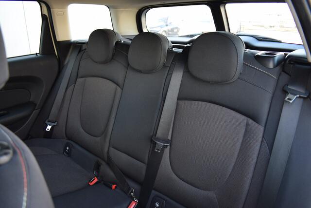 Mini COOPER CLUBMAN Mini 1.5 Pepper Serious Business | Automaat | H/K | 17" LM | Cruise