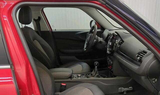 Mini COOPER CLUBMAN Mini 1.5 136 pk Business Edition Navigatie Plus DAB Clima + Cruise Control 17 Inch Velgen Carplay Parkeersensoren Alarm NL Auto