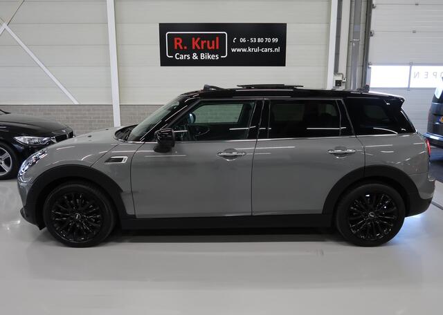 Mini COOPER CLUBMAN Mini 1.5 Chili Panoramadak Head-Up Digitaal Dashboard BTW Camera H&K Sportstoelen Leer NL-Auto NAP Navigatie Dealer onderhouden Extra getint glas