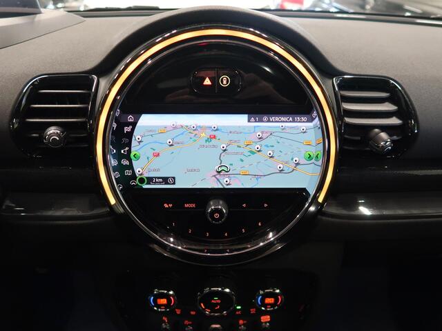 Mini COOPER CLUBMAN Mini 1.5 Chili Panoramadak Head-Up Digitaal Dashboard BTW Camera H&K Sportstoelen Leer NL-Auto NAP Navigatie Dealer onderhouden Extra getint glas