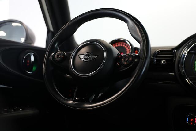 Mini COOPER CLUBMAN 1.5 Chili Business Plus | Pano | 136PK | Trekhaak afneembaar