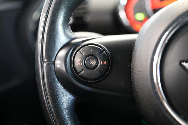 Mini COOPER CLUBMAN 1.5 Chili Business Plus | Pano | 136PK | Trekhaak afneembaar