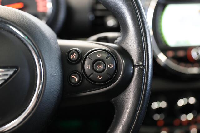 Mini COOPER CLUBMAN 1.5 Chili Business Plus | Pano | 136PK | Trekhaak afneembaar