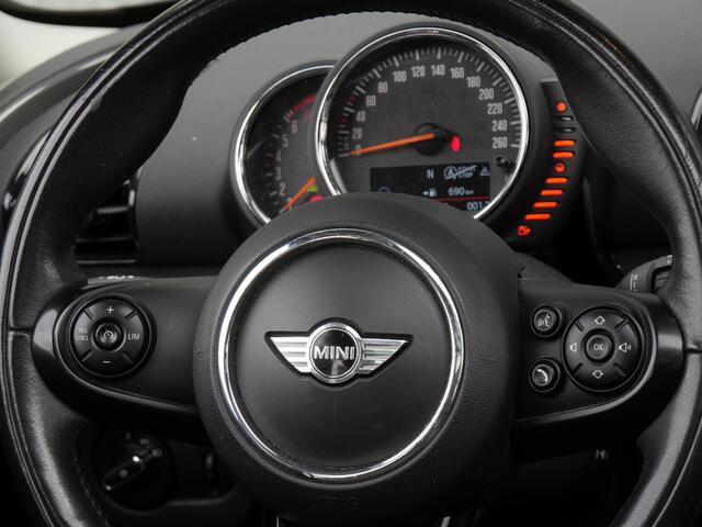 Mini COOPER CLUBMAN 1.5 PANORAMADAK/ PDC V+A/ AFN. TREKHAAK/ LED PAKKET