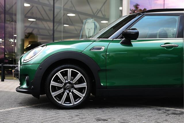 Mini COOPER CLUBMAN Automaat / Panoramadak / Achteruitrijcamera / Comfort Access / LED / Stoelverwarming / Harman-Kardon / Airconditioning / Cruise Control