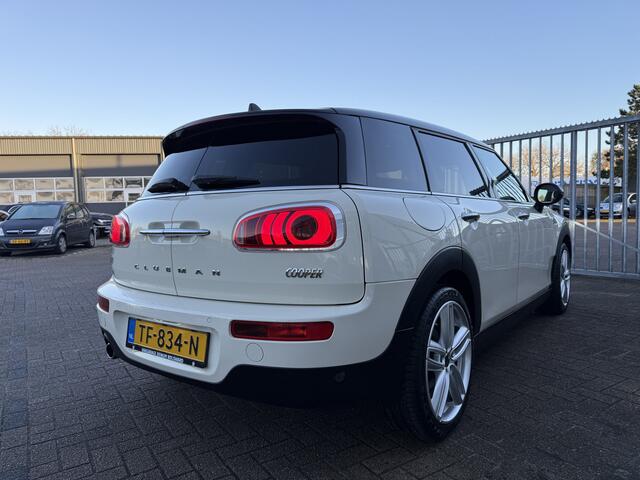 Mini COOPER CLUBMAN Mini 1.5 Automaat..! Salt Serious Business Navigatie, LED verl, Parkeersens, 65.000 KM..!!