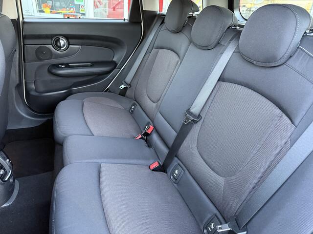 Mini COOPER CLUBMAN Mini 1.5 Automaat..! Salt Serious Business Navigatie, LED verl, Parkeersens, 65.000 KM..!!