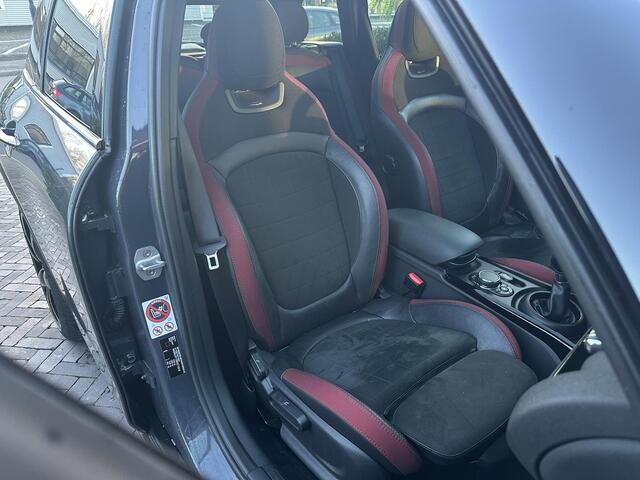 Mini COOPER CLUBMAN Mini 2.0 S Chili Serious Business JCW Panoramadak Harman/Kardon Keyless Cruise Stoelverw. John Cooper Works 18''LM