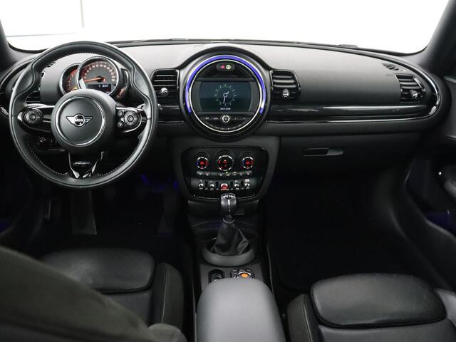 Mini COOPER CLUBMAN 1.5 Chili | Panoramadak | Leder | Stoelverwarming | Navigatie | Climate control | Cruise control | Full LED