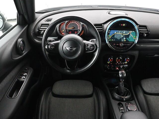 Mini COOPER CLUBMAN 1.5 Chili Serious Business | Stoelverwarming | Trekhaak | Full LED | Park Assist | Sportstoelen | Navigatie | Climate control | Half leder | Bluetooth | Cruise control
