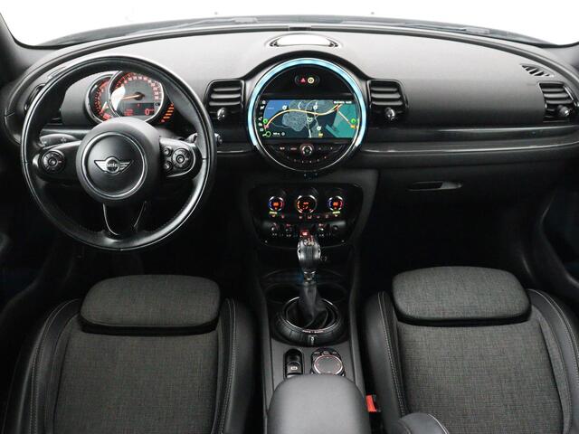 Mini COOPER CLUBMAN 1.5 Chili Serious Business | Stoelverwarming | Trekhaak | Full LED | Park Assist | Sportstoelen | Navigatie | Climate control | Half leder | Bluetooth | Cruise control