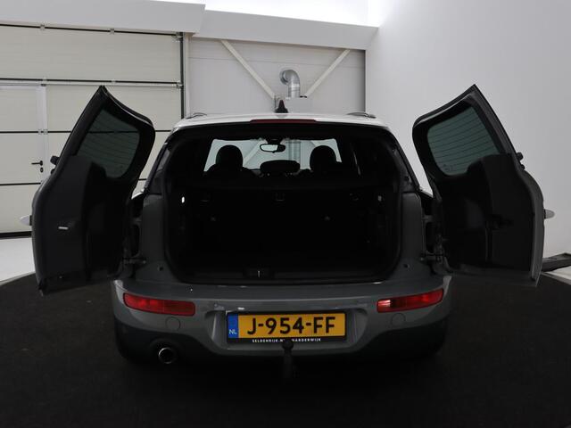 Mini COOPER CLUBMAN 1.5 Chili Serious Business | Stoelverwarming | Trekhaak | Full LED | Park Assist | Sportstoelen | Navigatie | Climate control | Half leder | Bluetooth | Cruise control