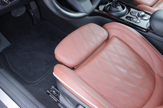 Mini COOPER CLUBMAN Mini 1.5 136PK AUTOMAAT RICHMOND PARK EDITION | PANORAMISCH SCHUIF/KANTEL DAK | FULL LEDEREN BEKLEDING "CHESTER MALT BROWN" | ACHTERUITRIJ CAMERA | PARKEERSENSOREN ACHTER | FULL LED KOPLAMPEN | DRAADLOZE APPLE CARPLAY/ANDROID AUTO | NAVIGATIE | STOEL/STUU