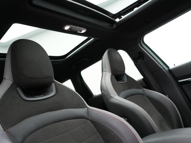 Mini COOPER CLUBMAN Mini 2.0 S John Cooper Works FACELIFT 179pk Dealer O.H | Panodak | Adaptive Cruise | Alcantara JCW Sportstoelen | Head Up | Harman Kardon | 19"L.M | Trekhaak Afn. | Camera | Keyless |